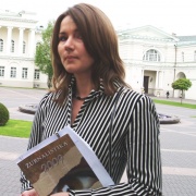 Erikos Straigytės nuotraukoje: komentaro autorė - Vinco Kudirkos premijos laureatė Gražina Sviderskytė